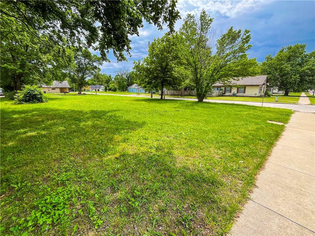 Property Photo:  921 W Main Street  KS 67301 