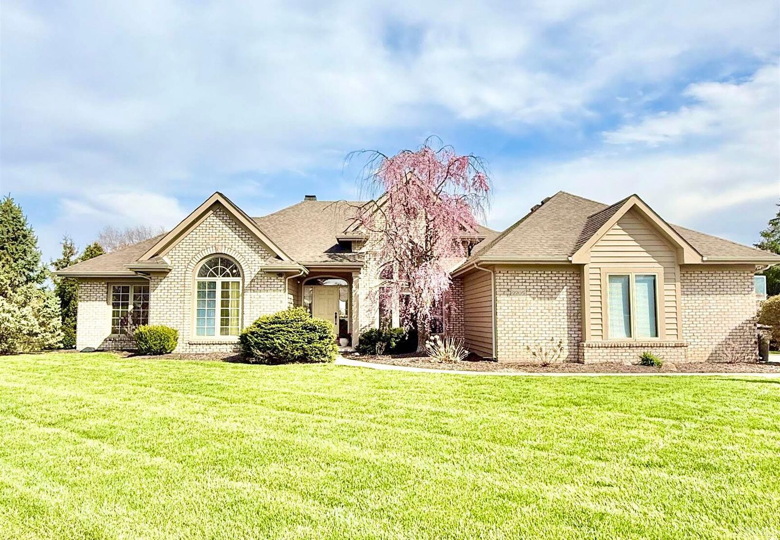 Property Photo:  2205 Longleaf Drive  IN 46814 