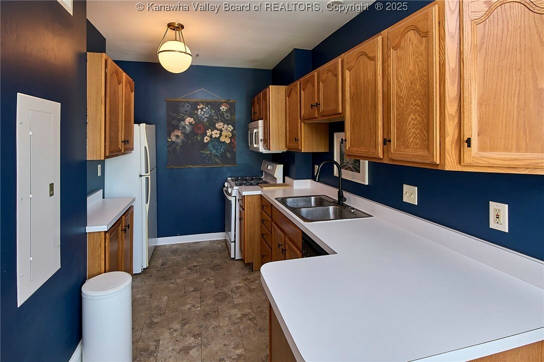 Property Photo: 1313 Lee Street E 233 WV 25301