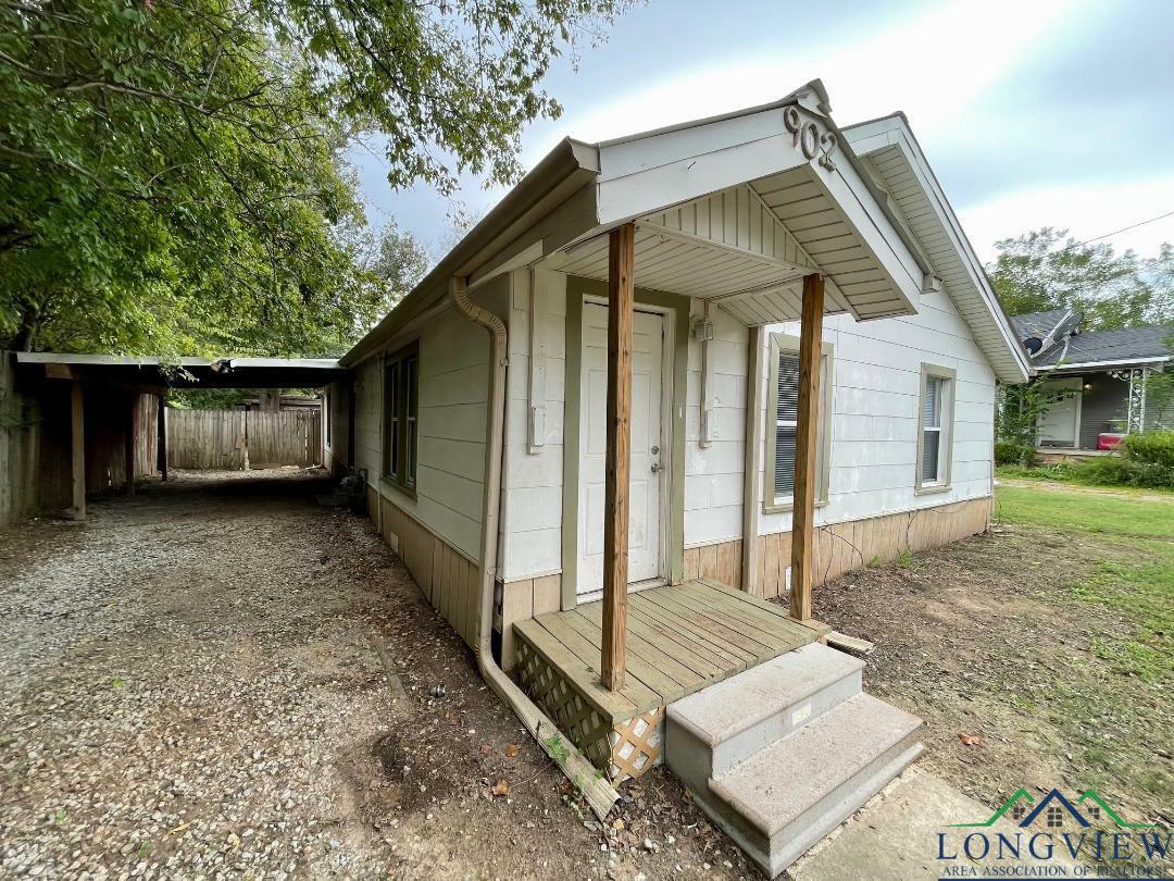 Property Photo: 902 Harris Avenue TX 75662
