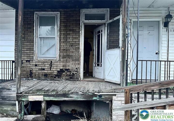 Property Photo:  115 N Locust Street  PA 17851 
