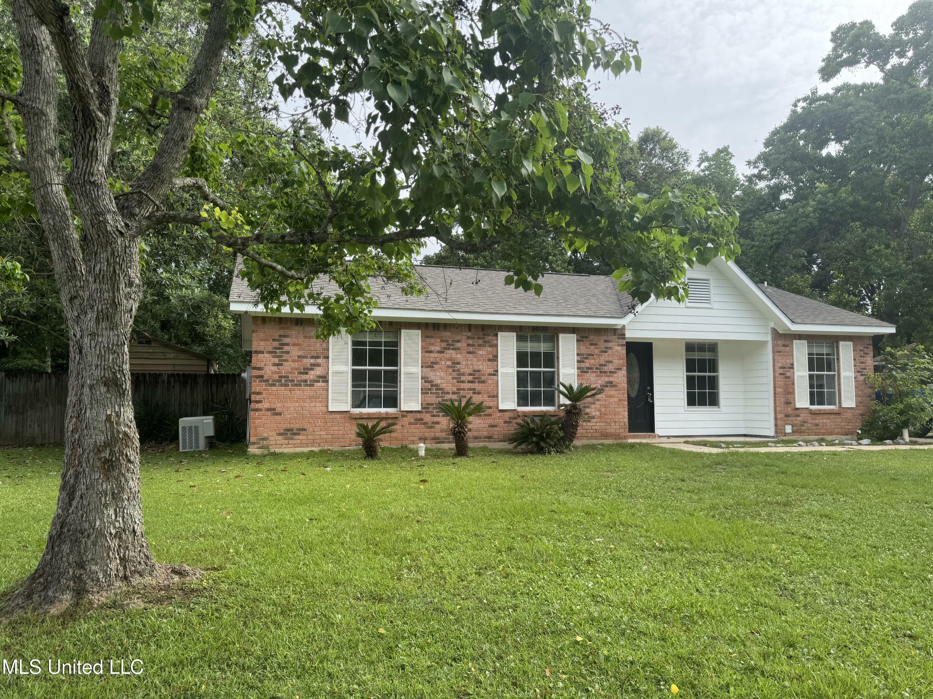 Property Photo:  1412 Springridge Road  MS 39553 