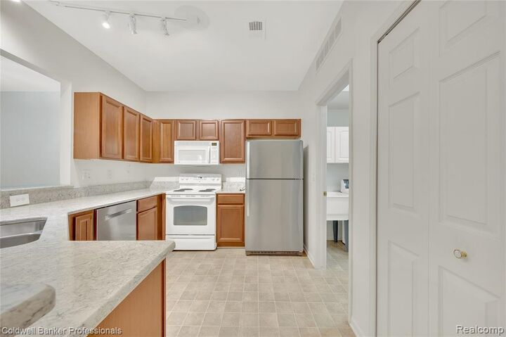 Property Photo: 1721 Deepwood Circle MI 48307 6098