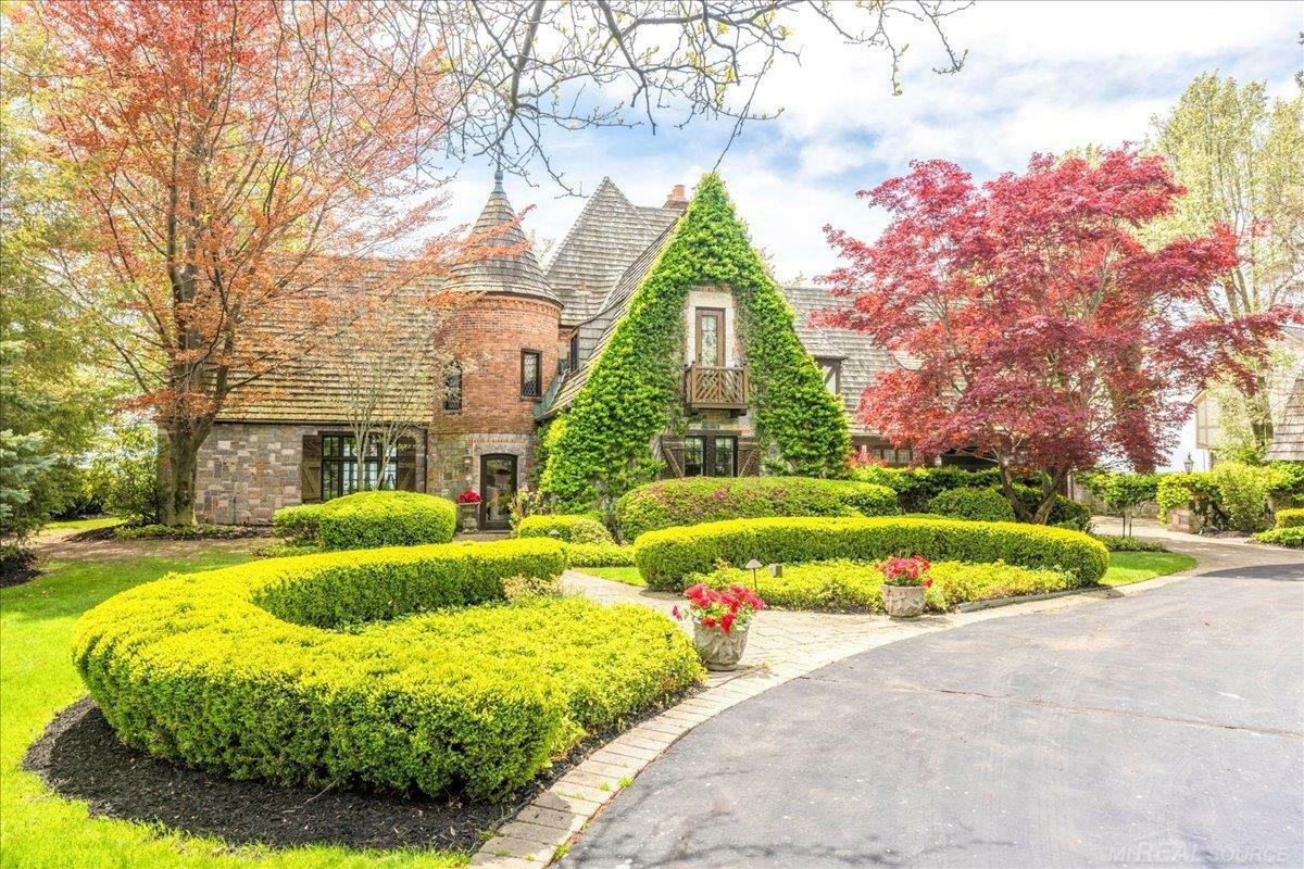 49016 Pointe Lakeview Drive Drive  Chesterfield MI 48047 photo