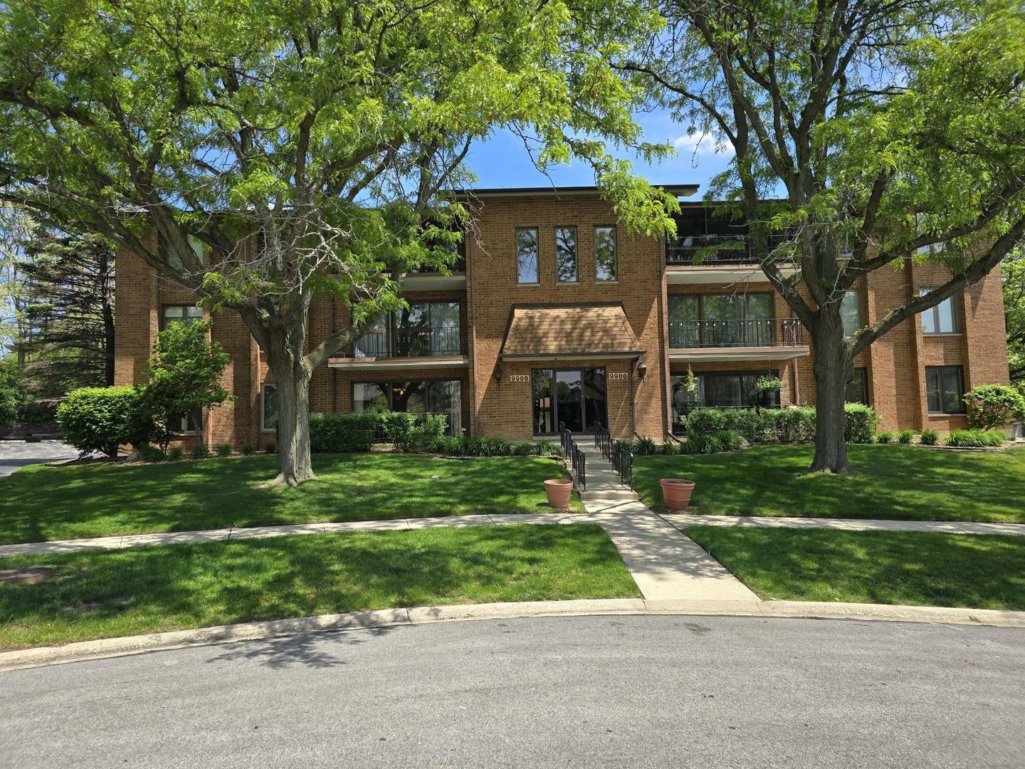 Property Photo:  9906 Shady Lane 1sw  IL 60462 