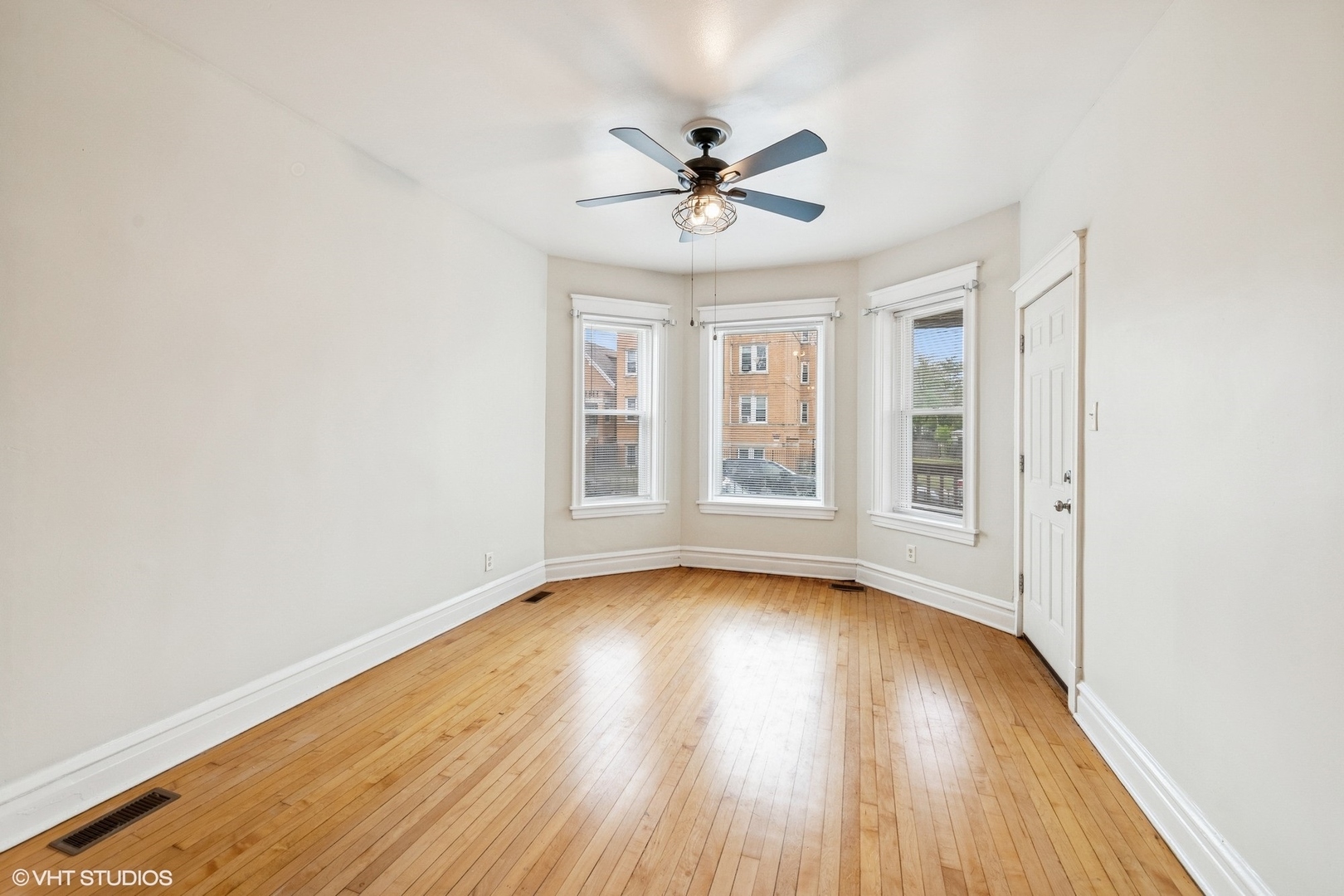 Property Photo:  718 N Avers Avenue  IL 60624 