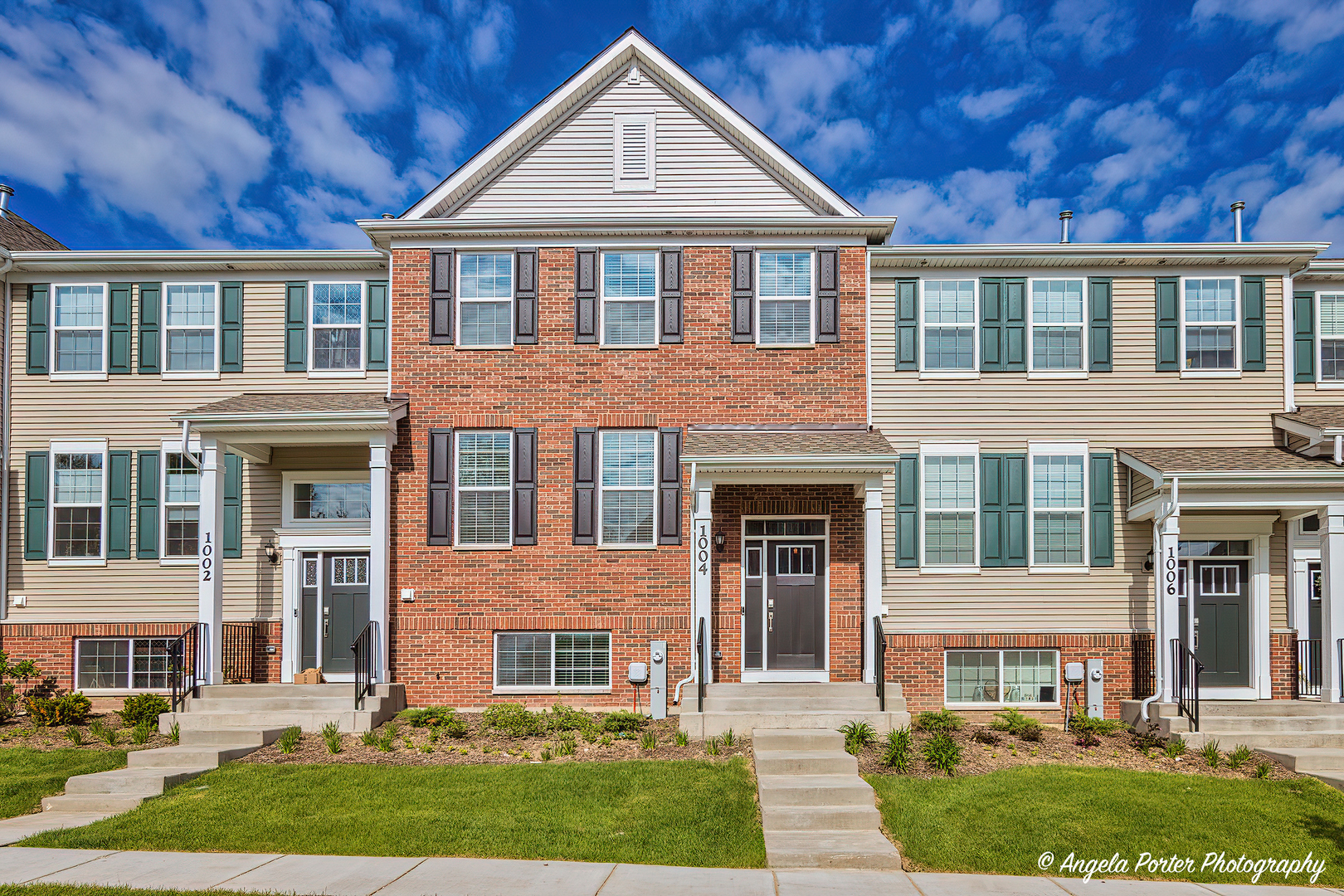 Property Photo: 1004 Neubauer Circle IL 60046