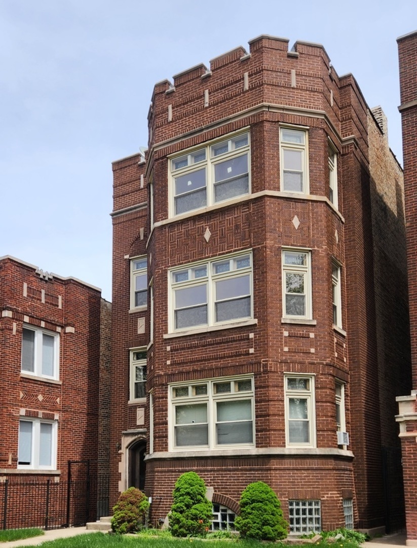 Property Photo: 7943 S Vernon Avenue IL 60619