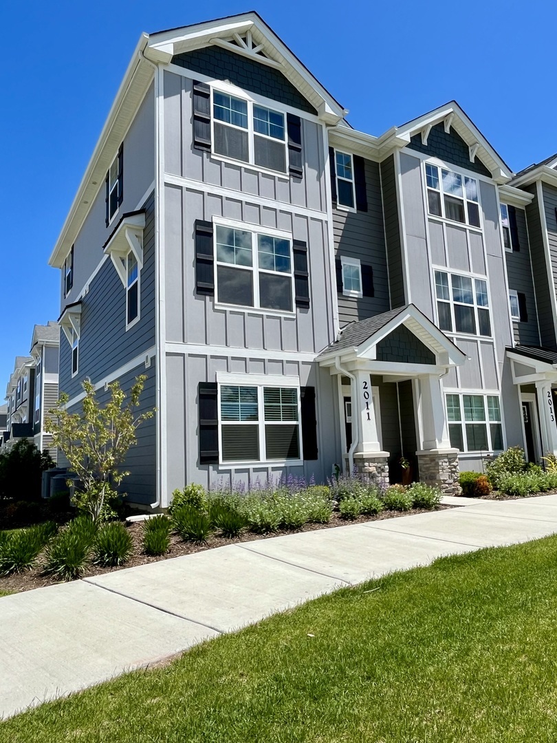 Property Photo: 2011 Sequoia Avenue IL 60060