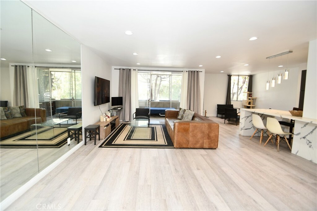 Property Photo: 7309 Franklin Avenue 105 CA 90046