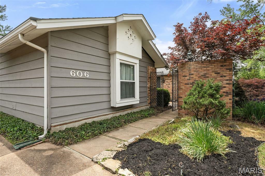 Property Photo: 606 Rue Montand Drive MO 63011
