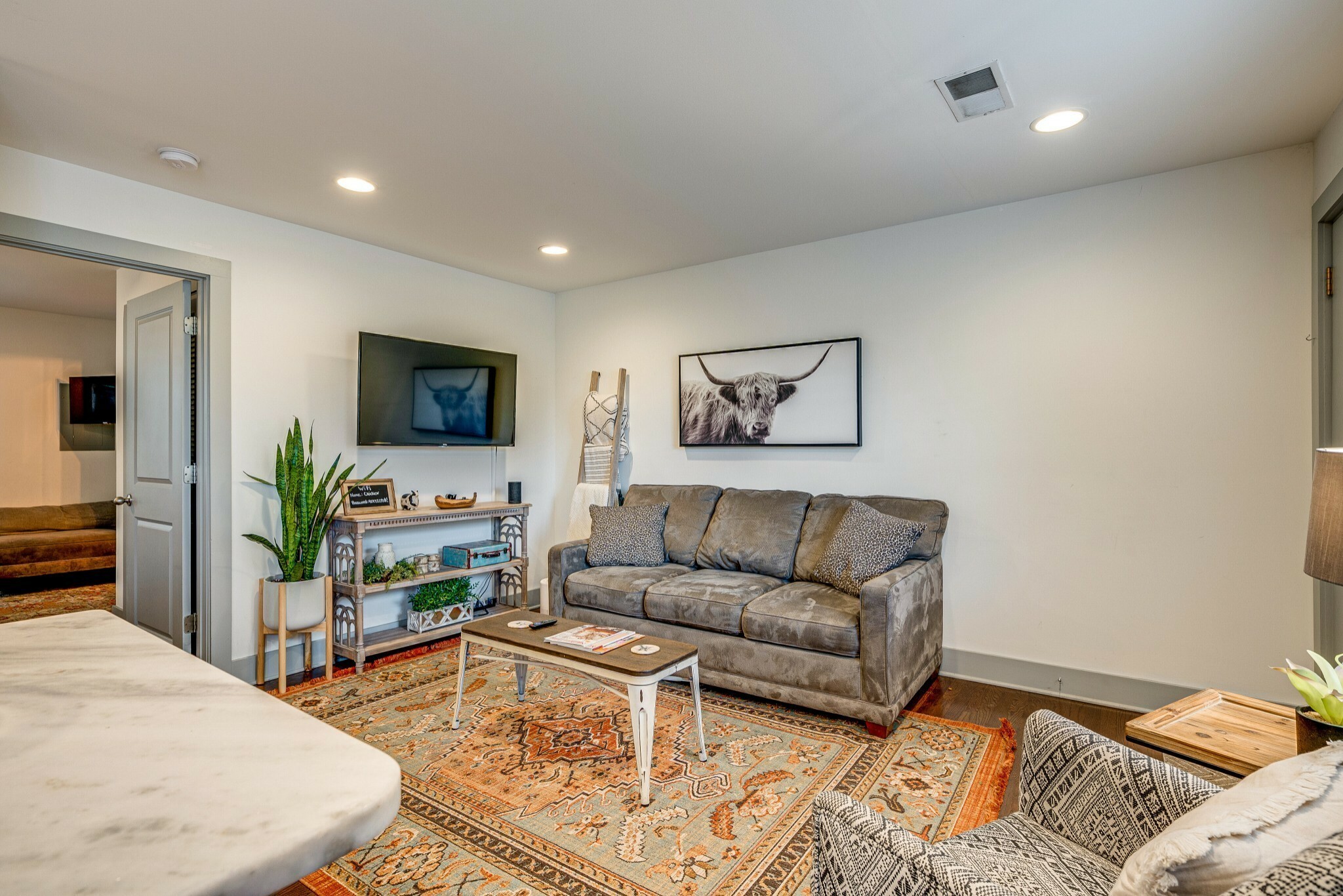 Property Photo: 818 Fatherland St 5 TN 37206