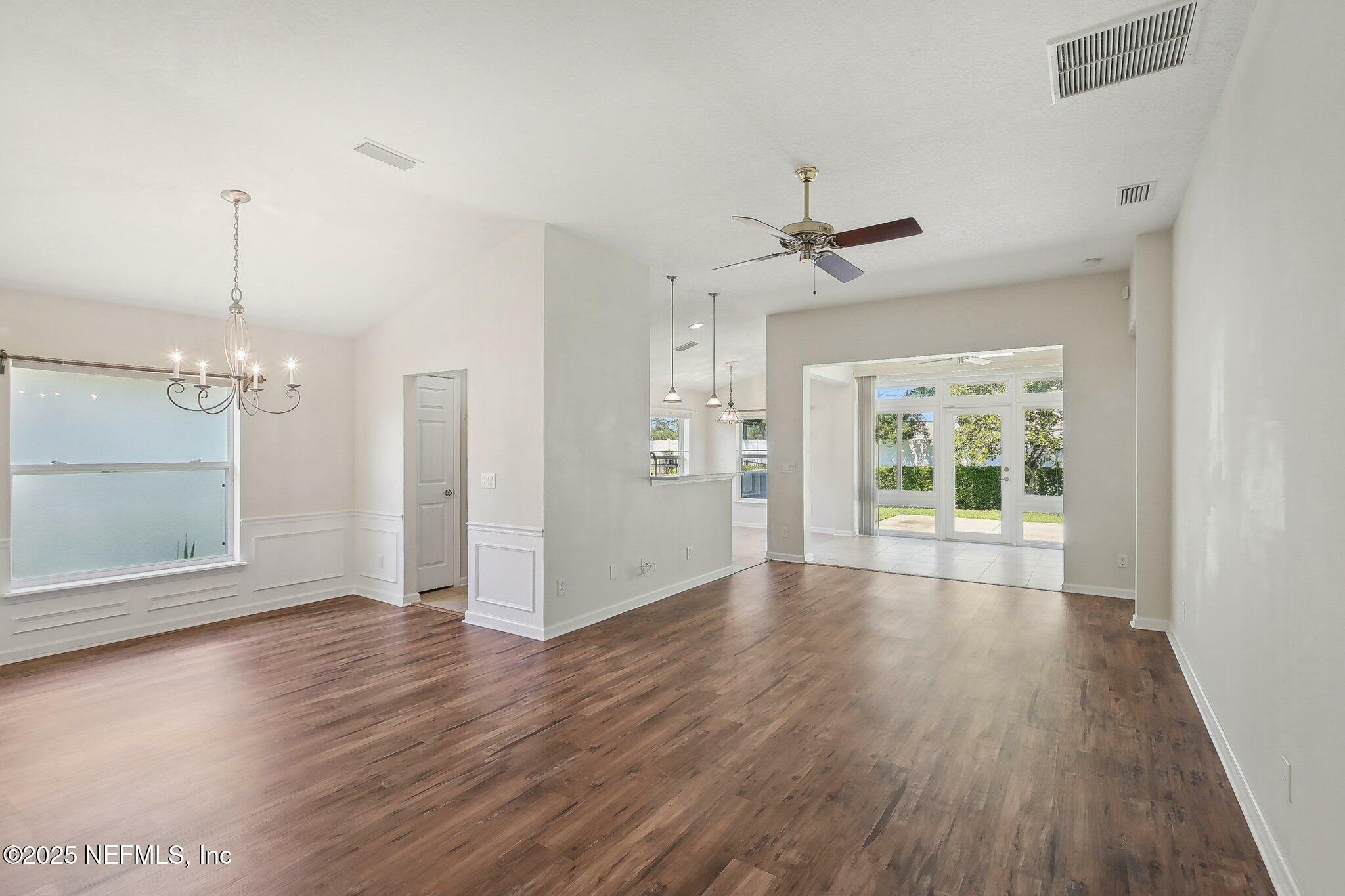 Property Photo: 11305 Water Spring Circle FL 32256