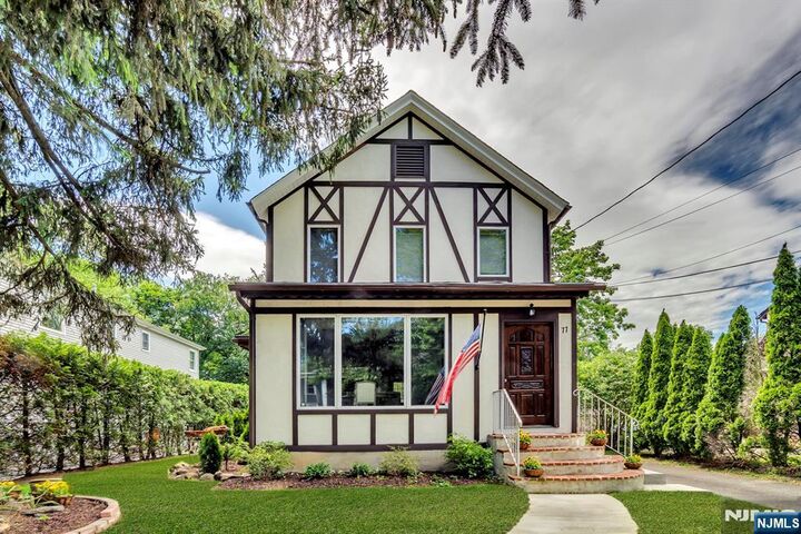 77 Myrtle Avenue  Allendale NJ 07401 photo