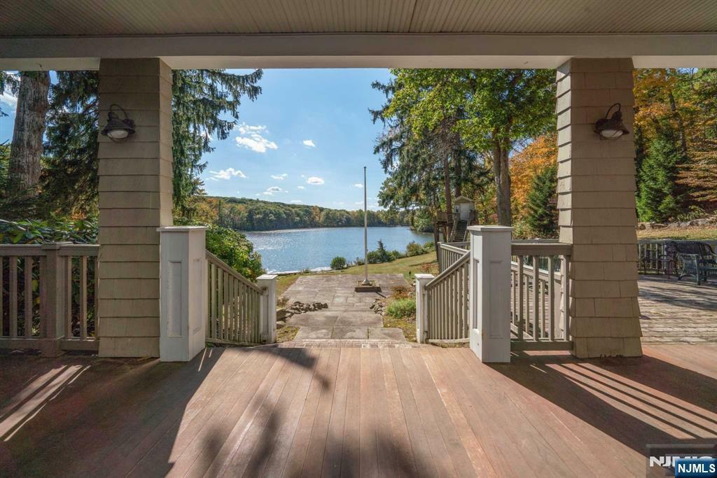 Property Photo:  1 Brook Valley Terrace  NJ 07405 