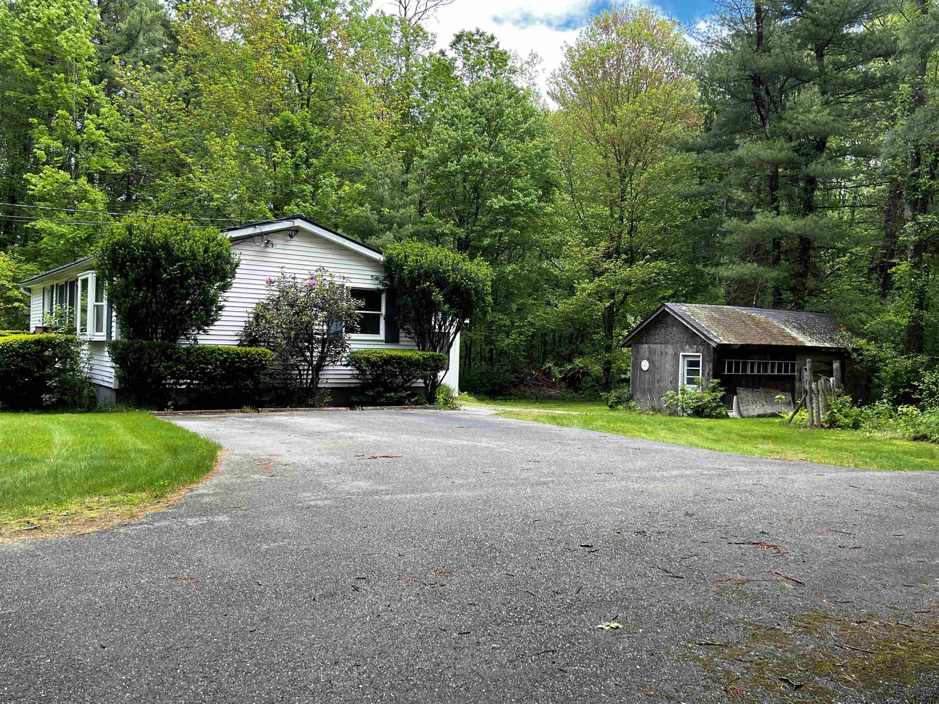 Property Photo:  29 Oak Hill Road  NH 03451 