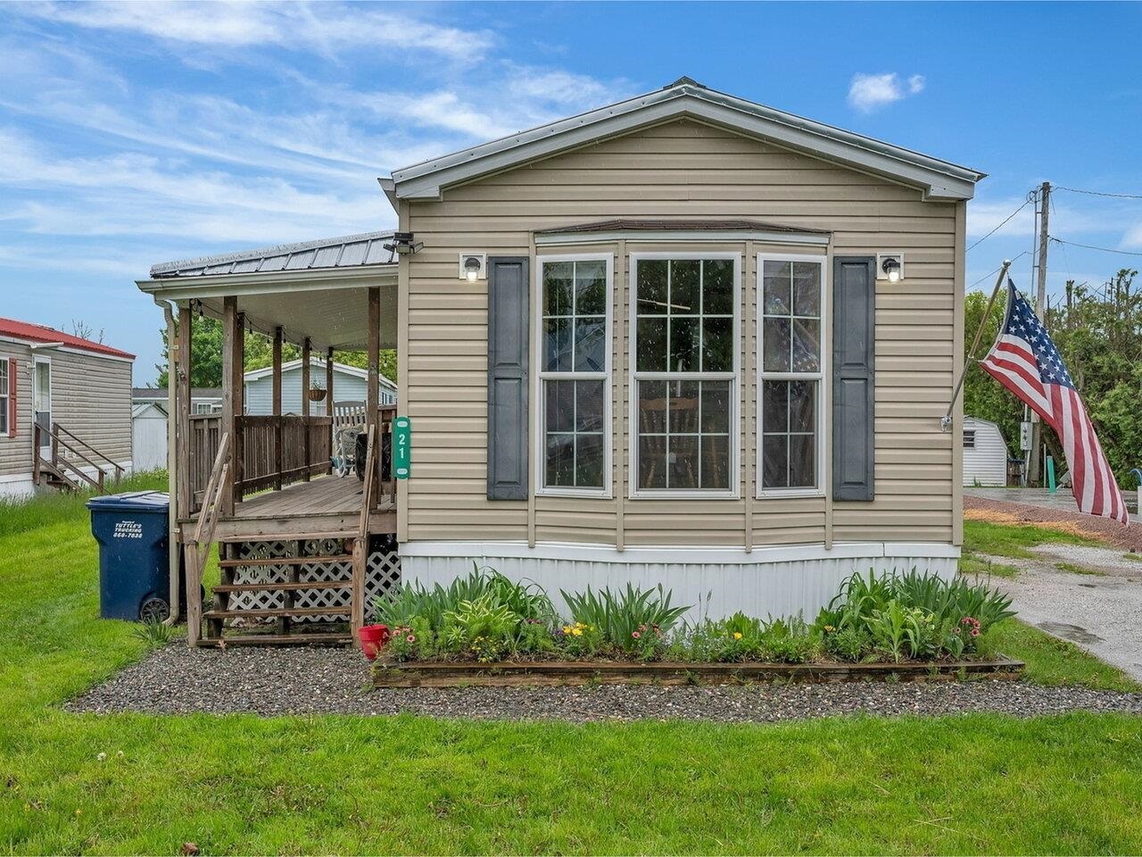 Property Photo: 21 Middle Road VT 05488