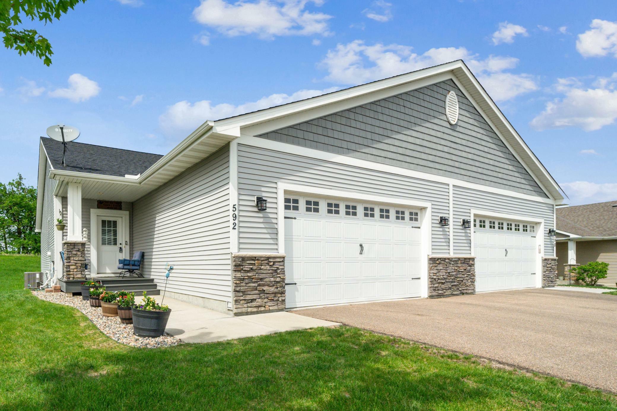 Property Photo:  592 Shoreview Lane  MN 55397 