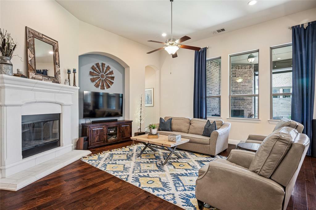 Property Photo: 1425 10th Street TX 76226