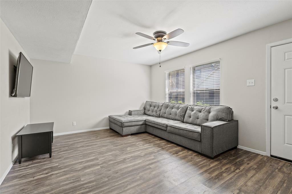 Property Photo: 1905 W Morton Street 6 TX 75020