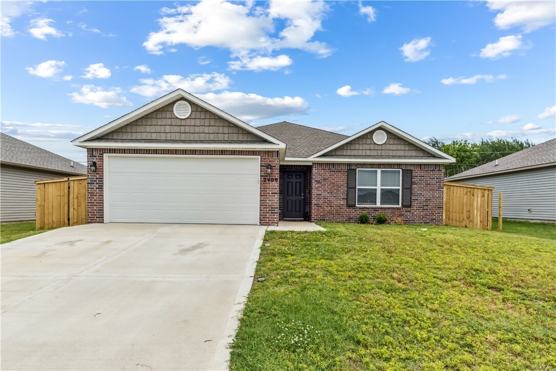 Property Photo: 2409 S Silver Street AR 72761