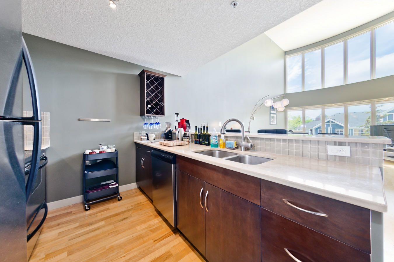 Property Photo: 317 19 Avenue SW 410 AB T2S 0E1