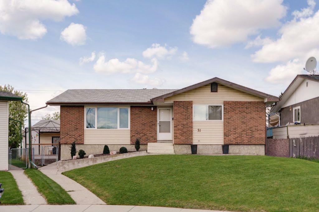 Property Photo: 31 Maranda Close NE AB T2A 3E7