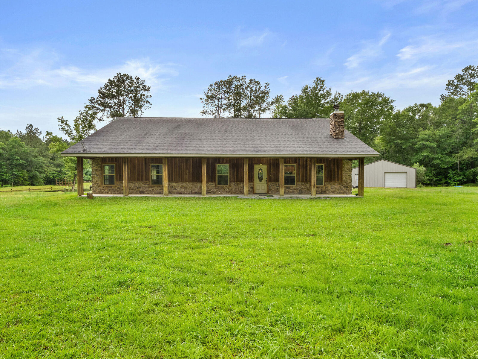 Property Photo: 721 American Legion Rd LA 70634