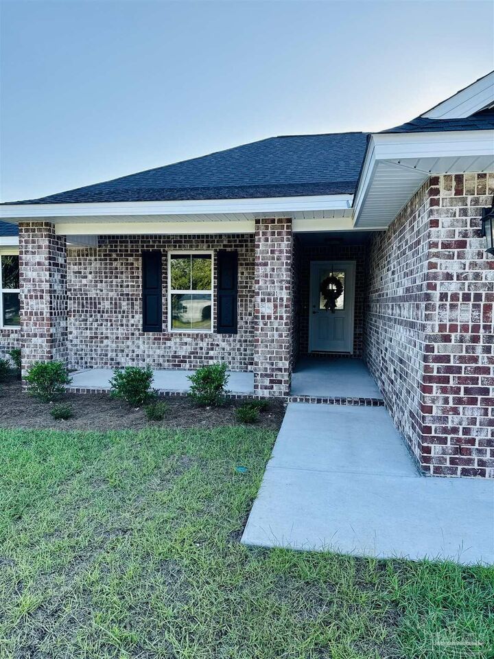 Property Photo:  7919 Twin Lake Dr  FL 32583 