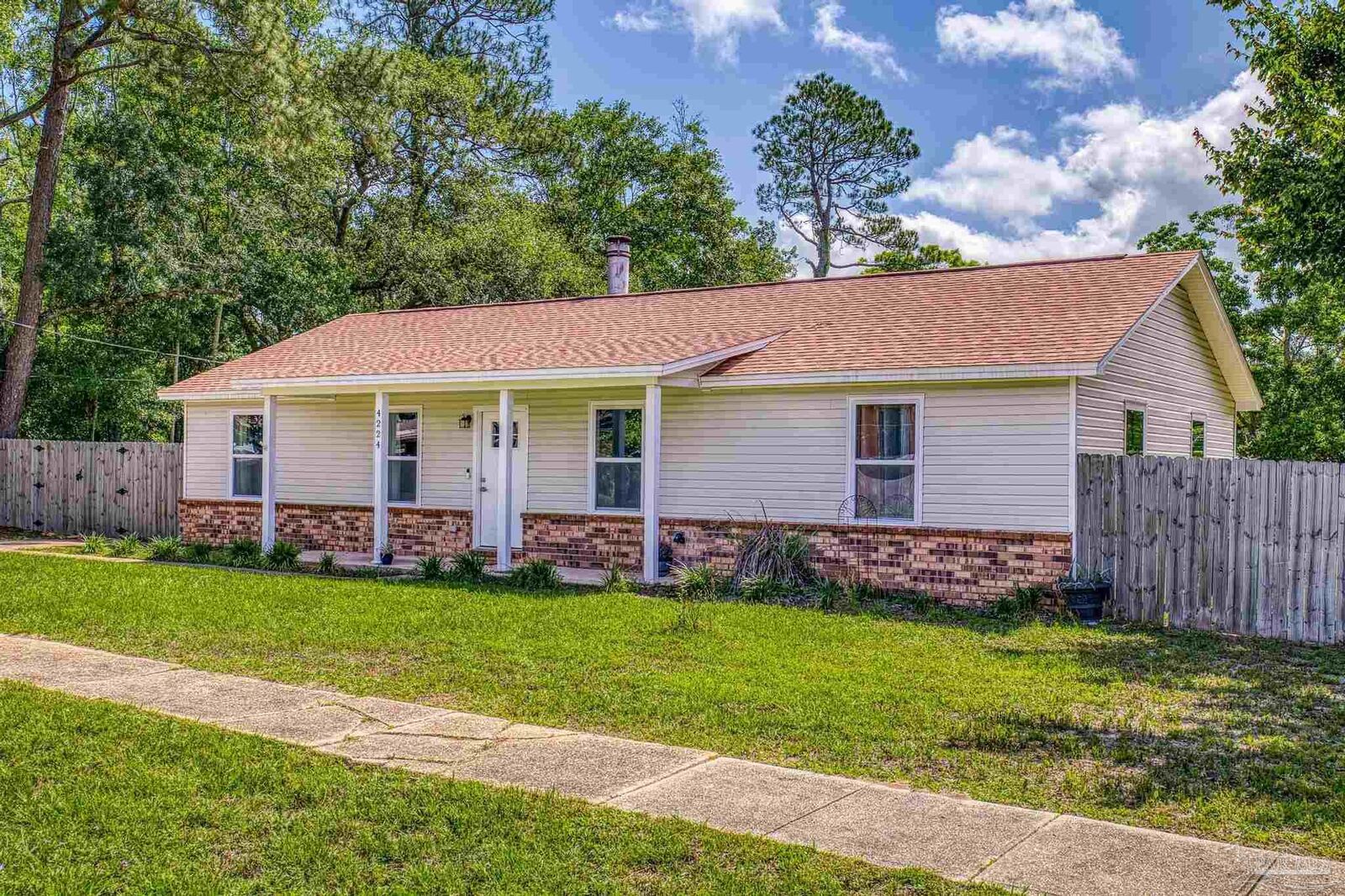Property Photo: 4224 Seaport Rd FL 32571