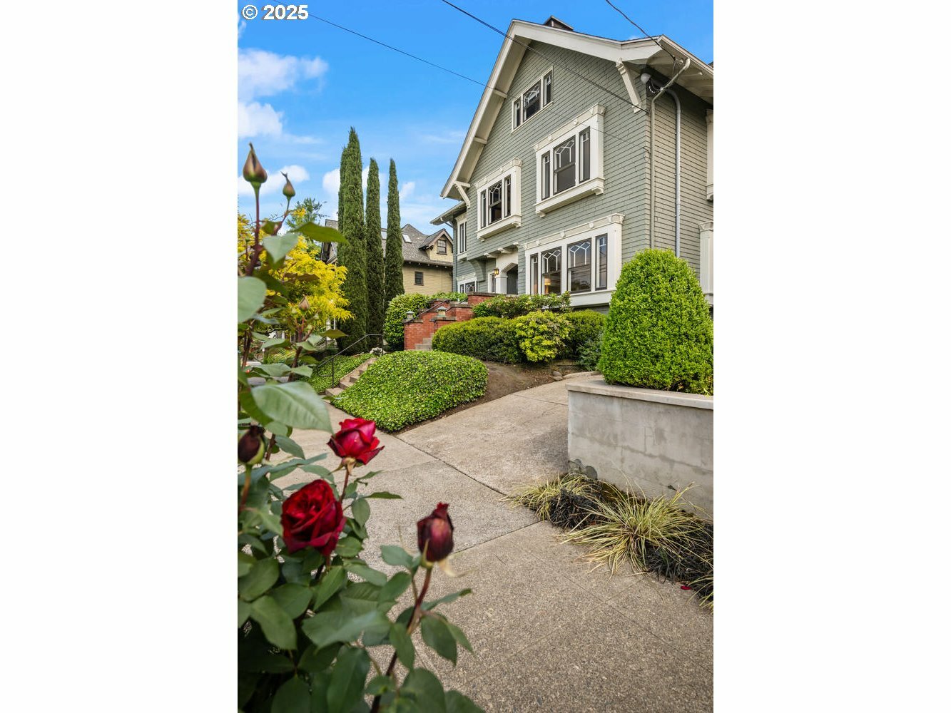 Property Photo: 2424 NW Northrup St OR 97210