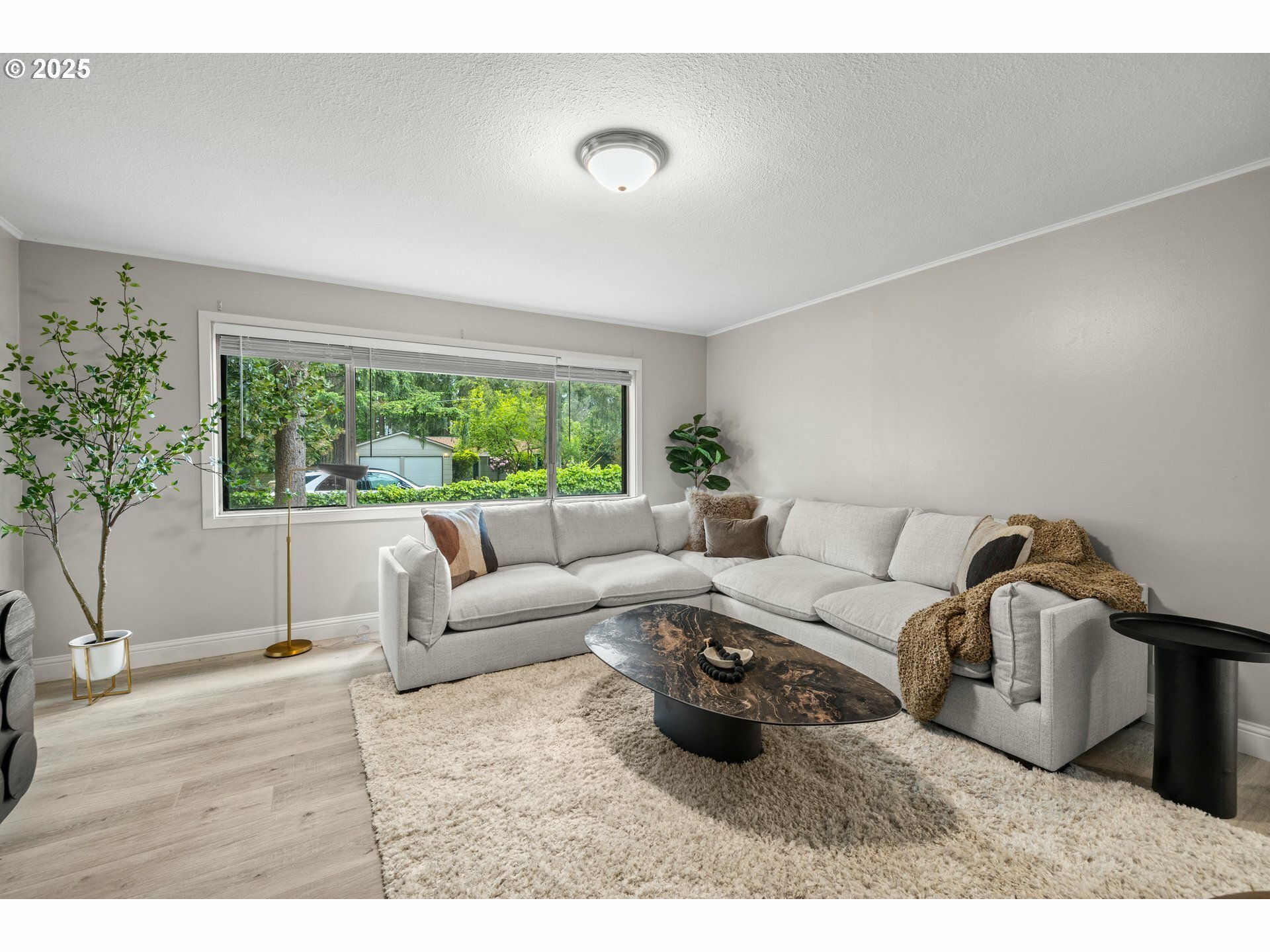Property Photo: 6401 McEwan Rd OR 97035