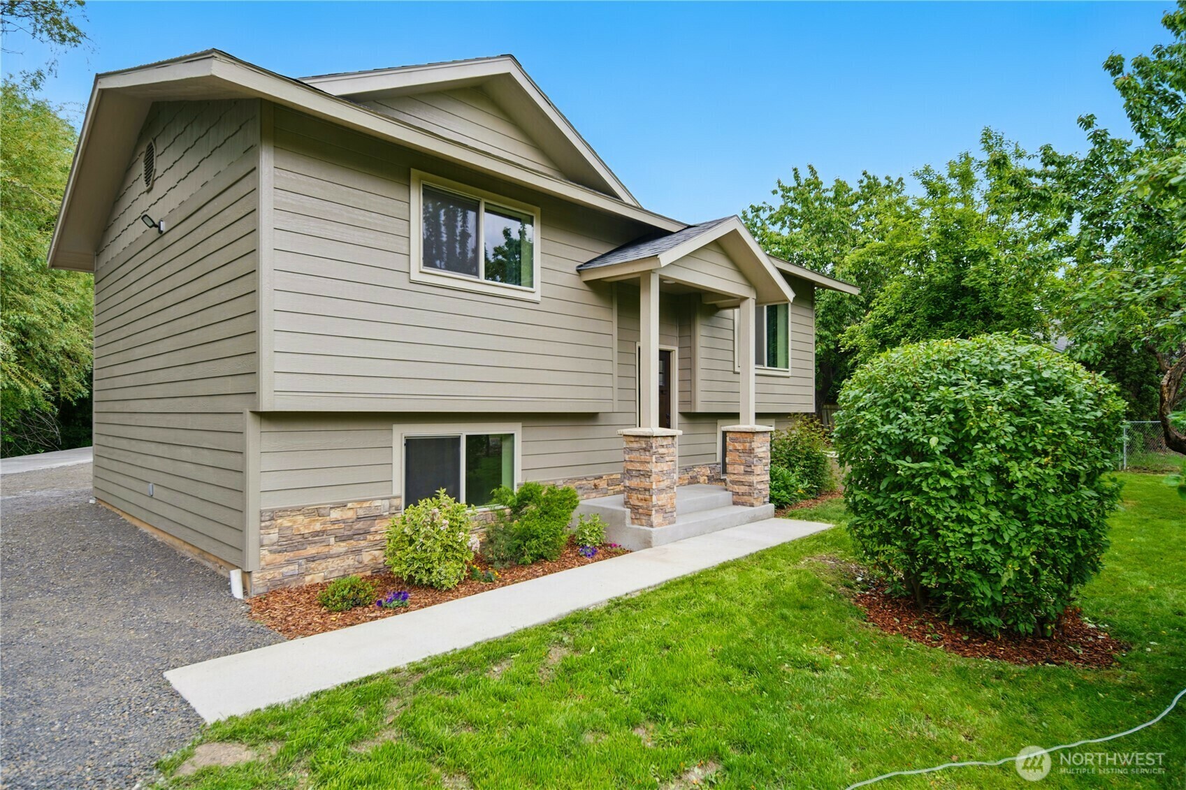 Property Photo: 34 Cochran Street WA 99329