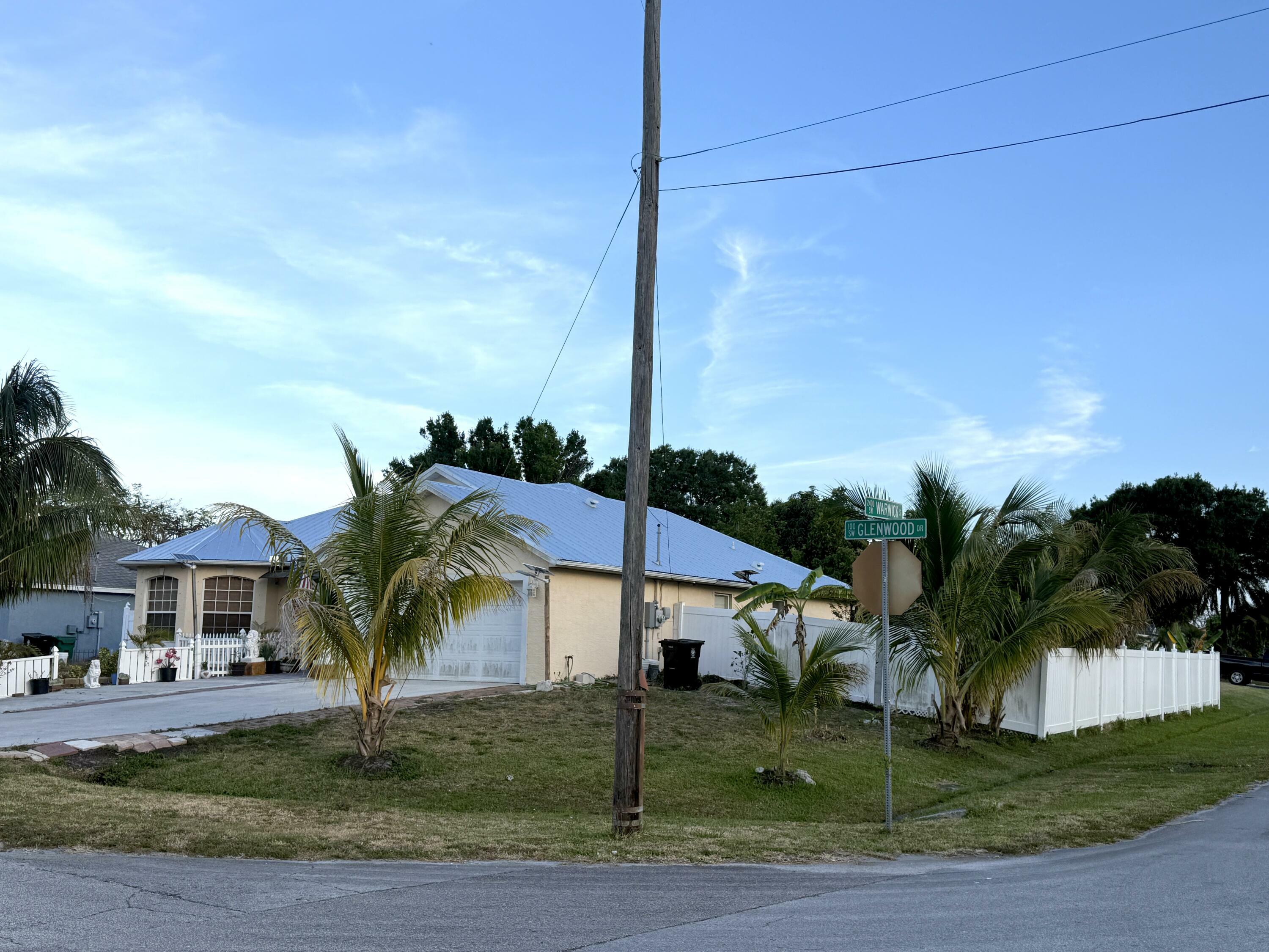 Property Photo: 126 SW Glenwood Drive FL 34953