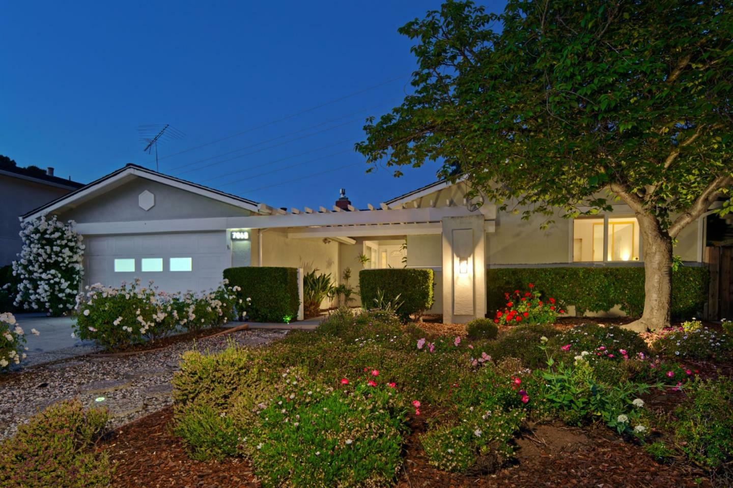 Property Photo: 7068 Brooktree Way CA 95120