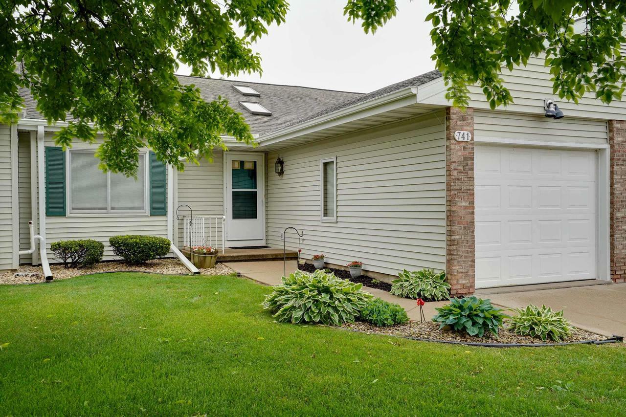 Property Photo: 741 Kensington Square WI 53589