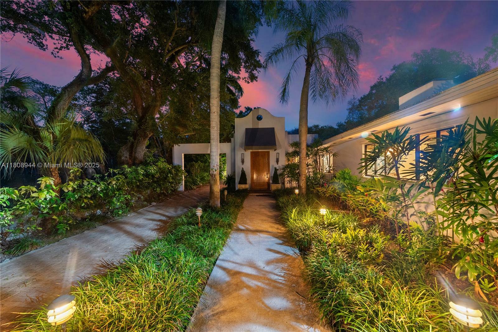 Property Photo: 5465 Banyan Trl FL 33156
