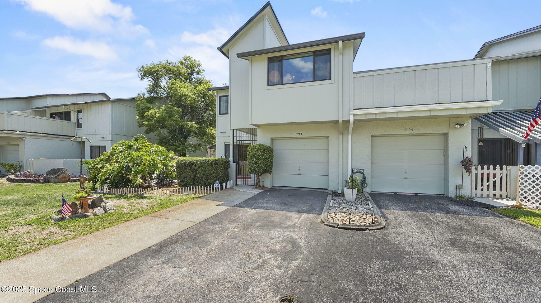 Property Photo: 1993 Dipol Courtway FL 32780