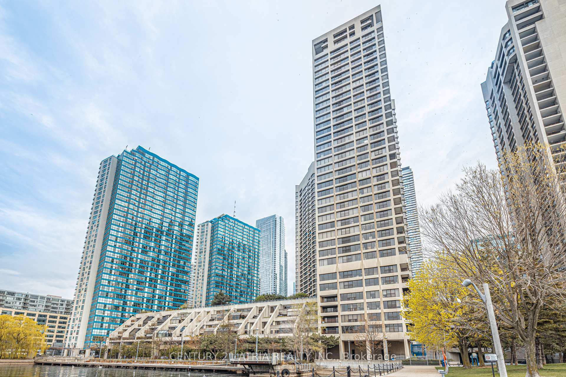 Property Photo: 65 Harbour Square 1401 ON M5J 2L4