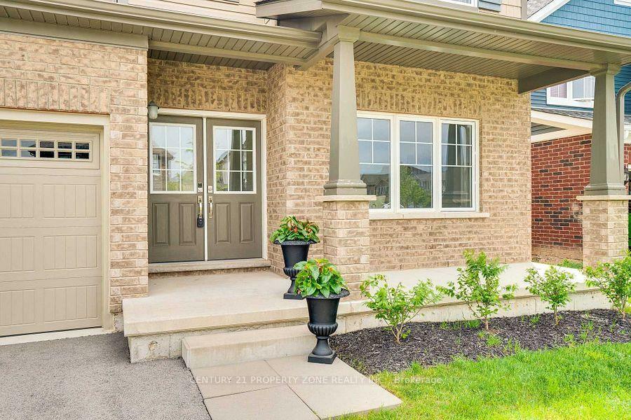 Photo de la propriété:  379 Silverwood Avenue E  ON L3C 0C6 