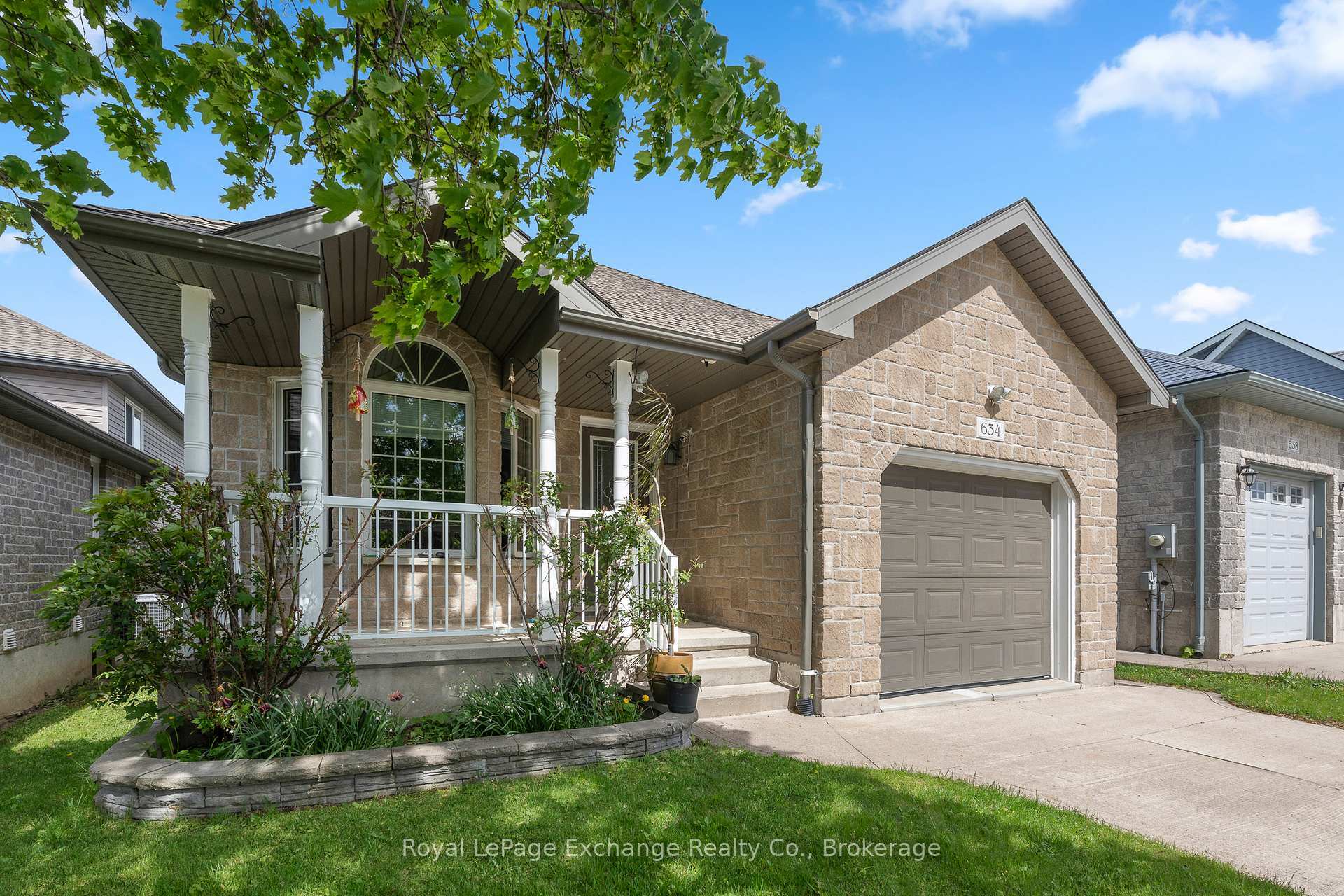Property Photo:  634 Kennard Crescent  ON N2Z 1T4 