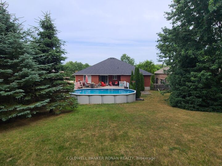 Property Photo:  28 Dekker Street  ON L0M 1J0 