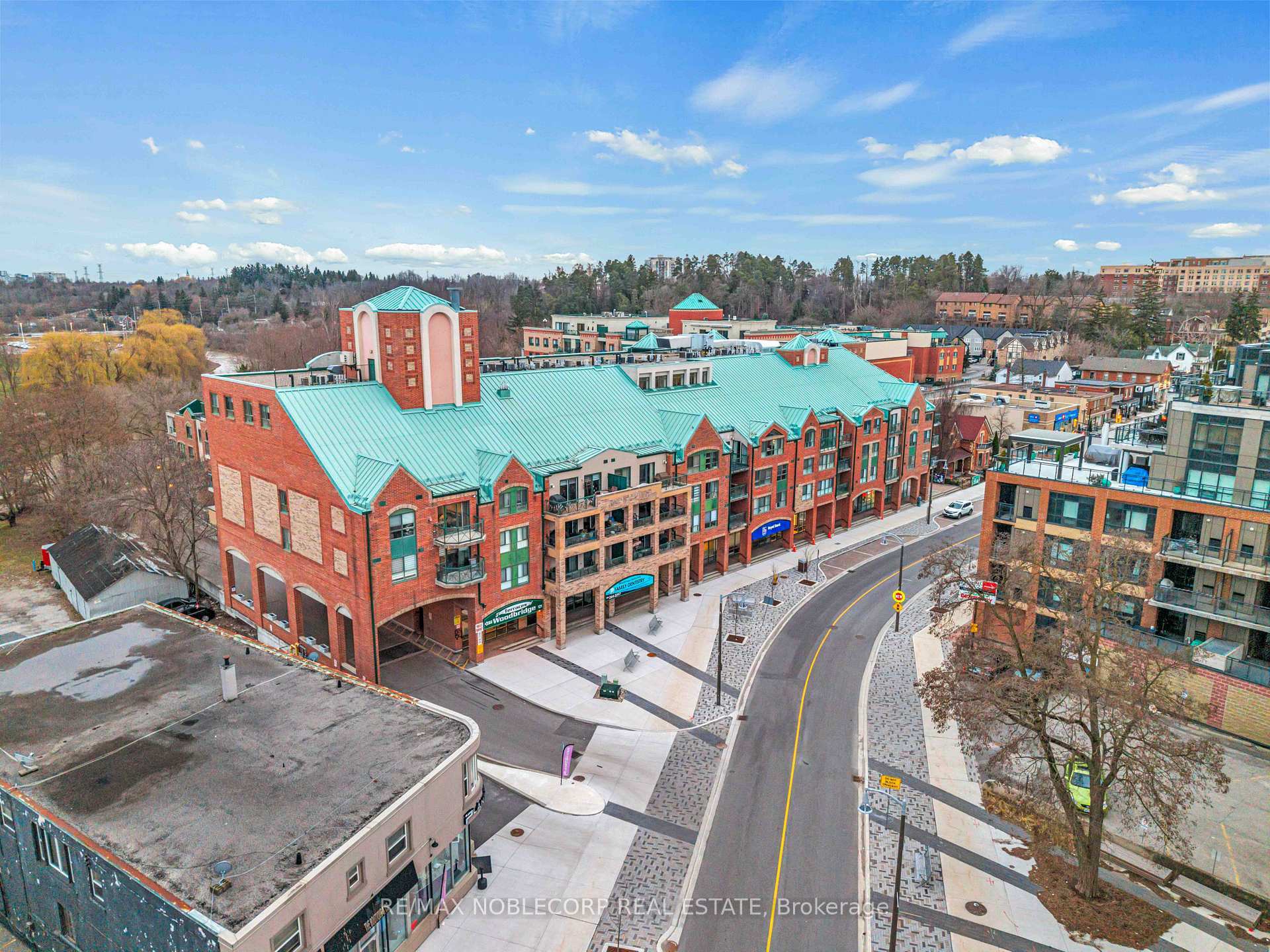 Photo de la propriété: 121 Woodbridge Avenue 319 ON L4L 9E3
