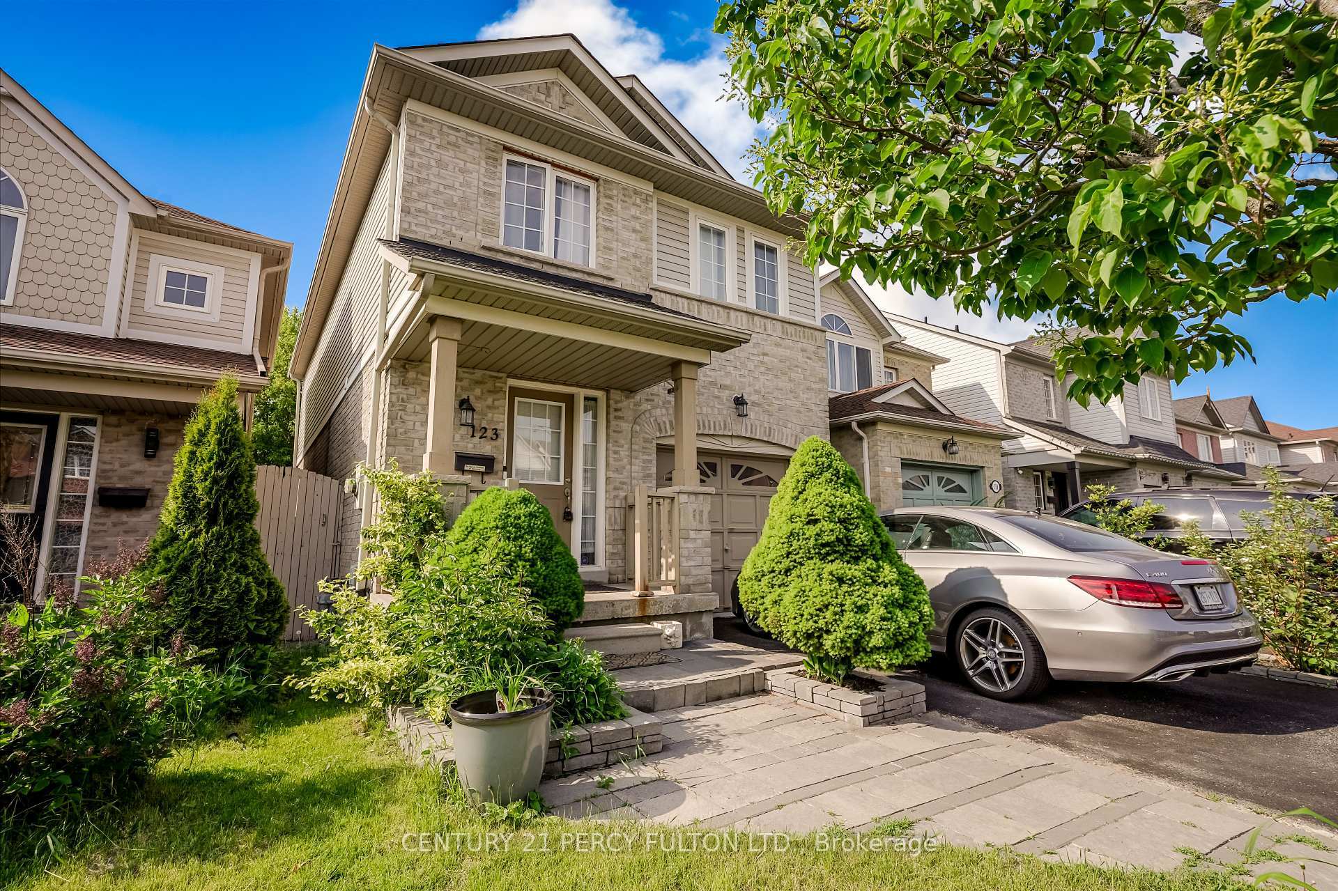 Property Photo: 123 Cottingham Crescent ON L1H 8V5