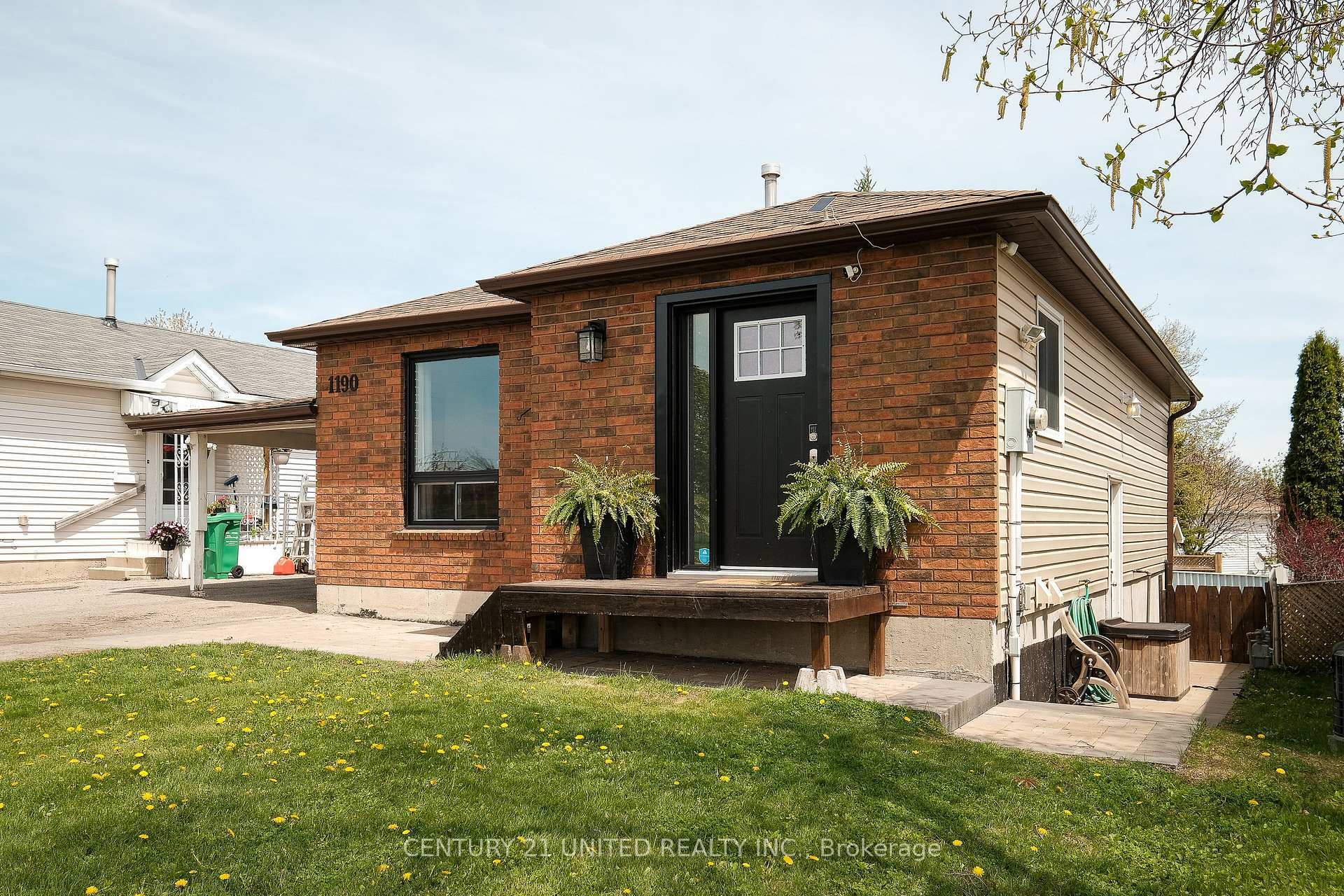 Photo de la propriété: 1190 Neptune Street ON K9H 7M6