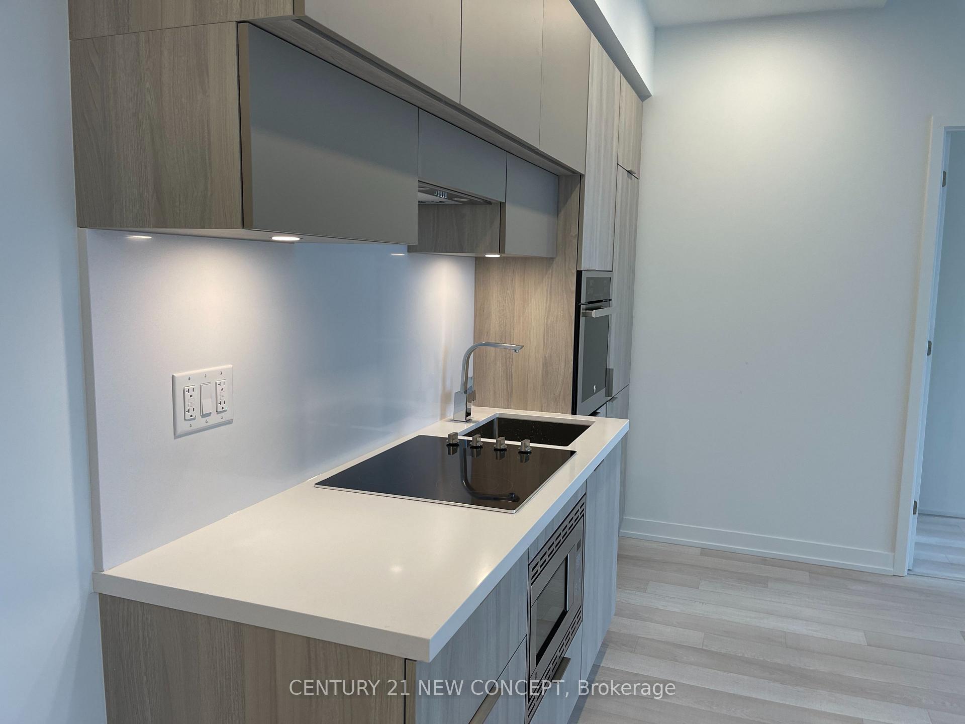 Property Photo: 39 Roehampton Avenue 1204 ON M4P 0G1