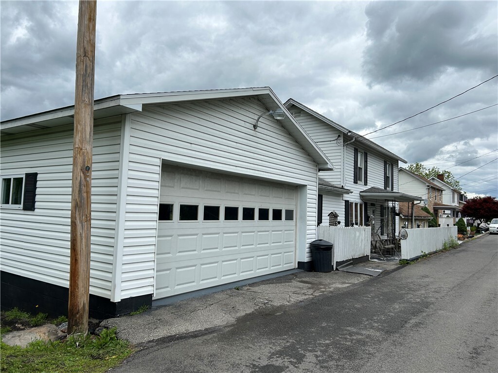 Property Photo: 42 Walnut Ave PA 15431