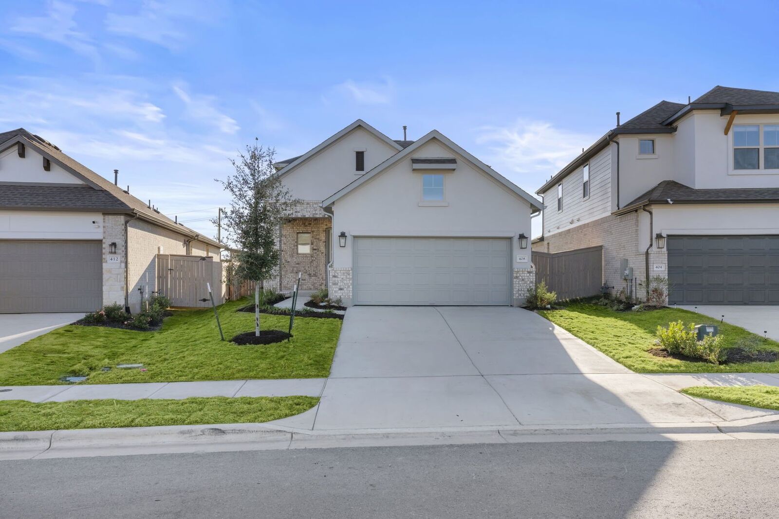 Property Photo: 408 Bloomington Loop TX 78634
