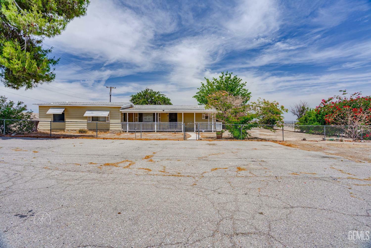 Property Photo: 1203 Bush Street CA 93252