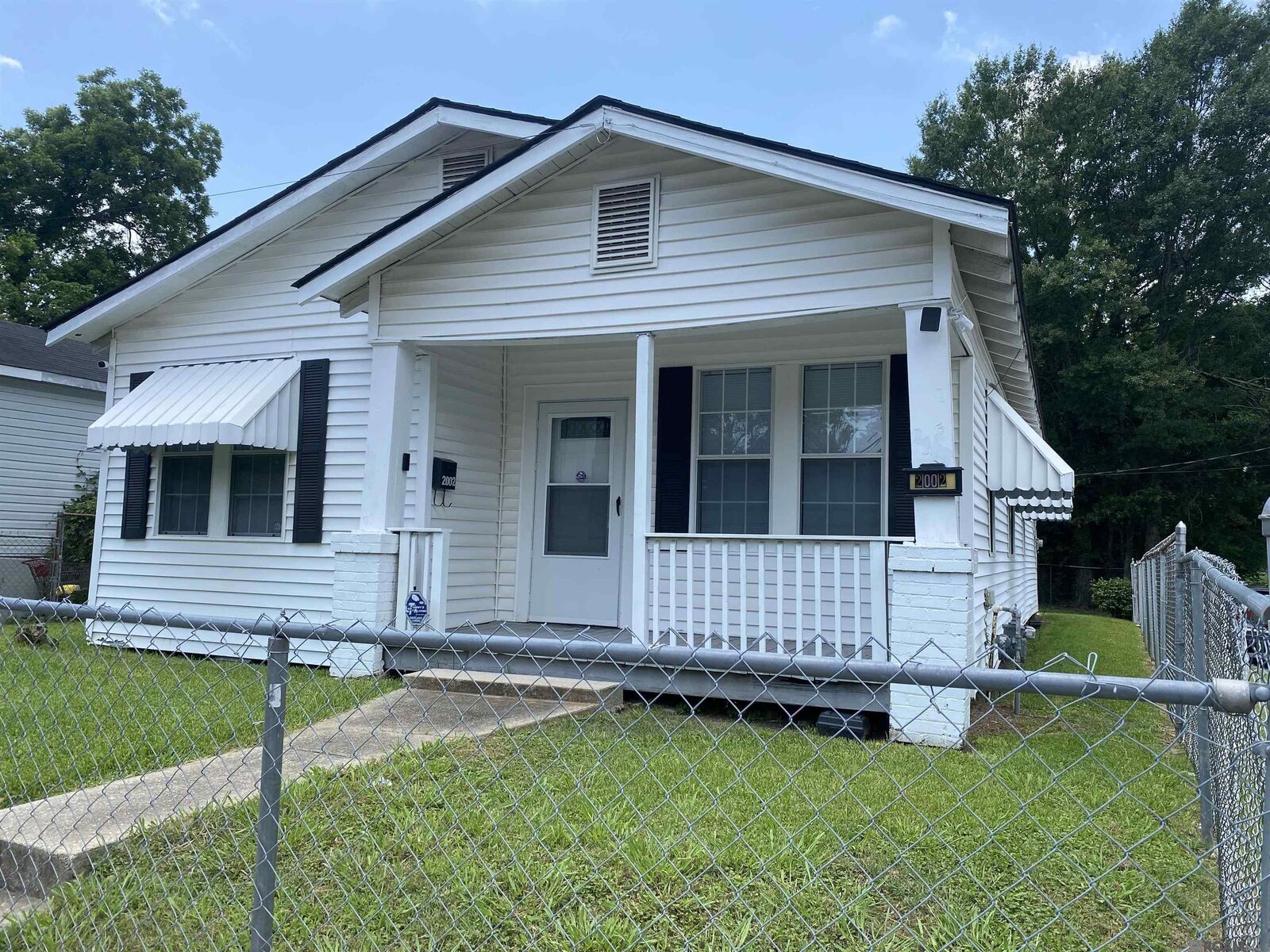 Property Photo: 2002 Thomas H Delpit Dr LA 70802